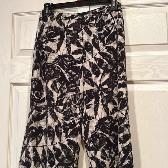 Easywear by Chico’s sz 0 (US 4) Black/Tan Polyester/Spandex Capris. - Picture 2 of 6